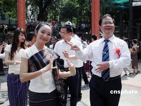 Студенты стран АСЕАН, обучающиеся в Китае, отметили праздник Сонгкран в Гуанси-Чжуанском автономном районе
