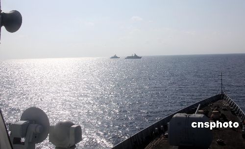 Первая группа военных китайских кораблей сопроводила более 200 китайских и иностранных коммерческих судов 