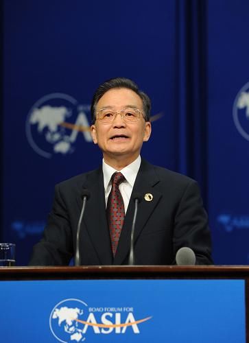 Вэнь Цзябао: пакет мер по стимулированию экономического развития в Китае уже 'дал эффект'