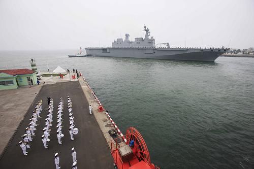 21 иностранный военный корабль прибыл в Циндао для участия в торжествах, посвященных 60-летию ВМС НОАК1