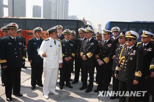 Главы делегаций ВМС разных стран посетили корабли ВМС КНР 2