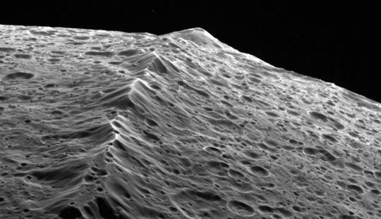Американские детекторы отправили фотографии колец и спутников Сатурна 4