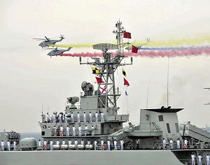 Прошел военно-морской парад в честь 60-летия ВМС НОАК