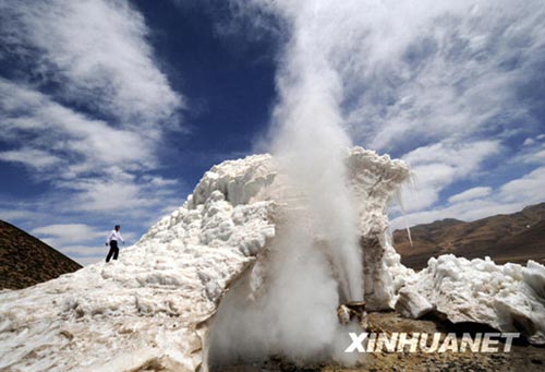 Изумительное зрелище геотермической ледяной пагоды в горах Тангулашань1