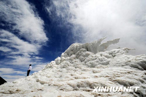 Изумительное зрелище геотермической ледяной пагоды в горах Тангулашань2