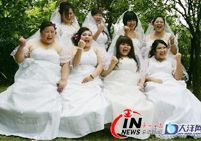 Церемония коллективной свадьбы 8 толстушек