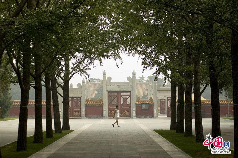 Величественный императорский храм Земли в Пекине 