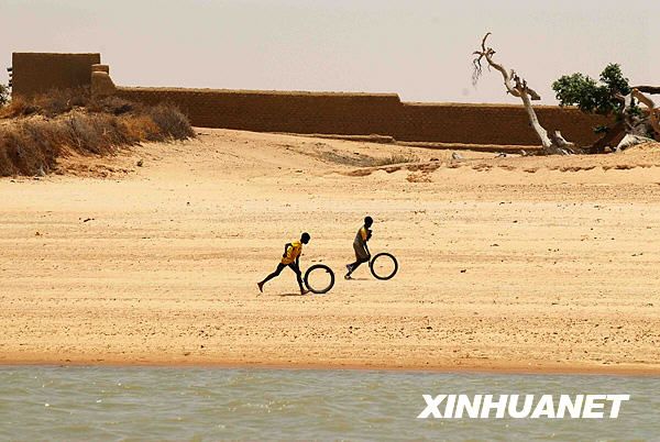 Река Нигер, протекающая в пустыне Сахара, в объективе китайских ученых