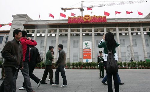 На площади Тяньаньмэнь Пекина установлена доска-хроноскоп для отсчета времени до открытия ЭКСПО-2010 