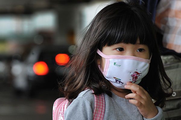 Не забывайте надевать специальные маски в целях профилактики заболевания вирусом гриппа А/Н1N1