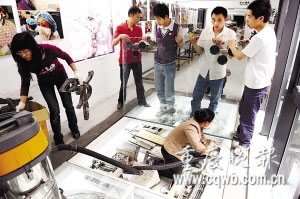 11 мая будет открыт Музей землетрясения в Вэньчуане, где собрано более 50 тыс. произведений и экспонатов, воспроизводящих сцены землетрясения