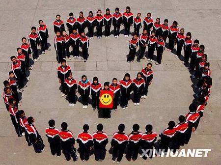 Школьники города Синтай провинции Хэбэй встретили Мировой день улыбки