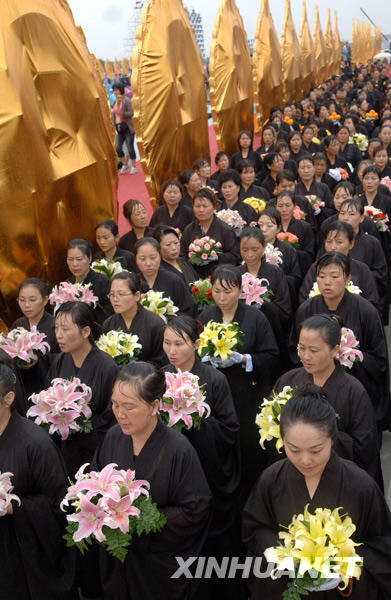 9 мая в монастыре Фамэньсы провинции Шэньси состоялась торжественная церемония установки пальцевой кости Будды в новопостроенной пагоде Хэшишэлита. Она является единственной в мире пальцевой костью Будды Шакьямуни.