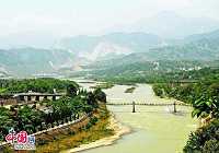 1-я годовщина майского землетрясения 2008 года: неразрушаемый город Дуцзянъянь