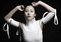 Модная Цзя Иянь в черно-белых снимках