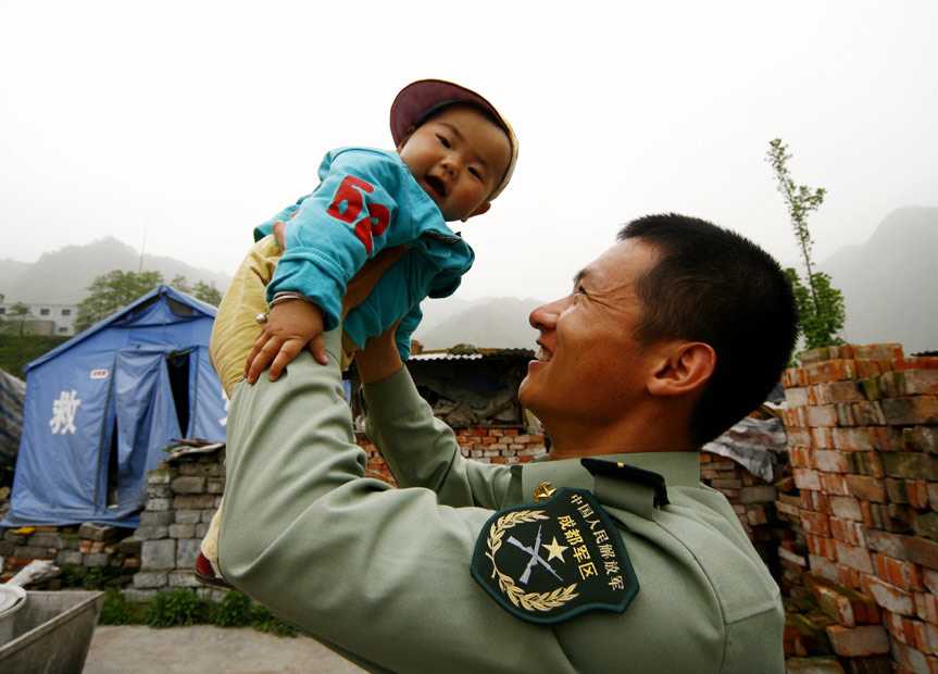 Фотографии, посвященные 1-й годовщине землетрясения 2008 года: новая жизнь, новая надежда 