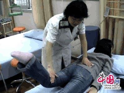 Ло Лунь – руководитель реабилитационного отделения больницы, сказал, что его отделение занималось лечением 327 пациентов, пострадавших от землетрясения, 4 из которых до сих пор не выписаны. 