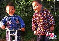 Наивные и непосредственные дети в селе Чанси уезда Уюань провинции Цзянси