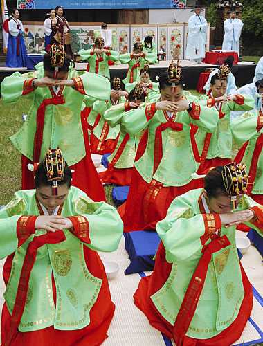 В Корее состоялась церемония посвящения девушек во взрослую жизнь 