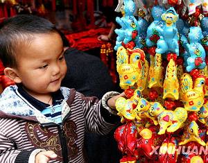 Популярные ароматные мешочки, продающиеся в канун праздника Дуаньу