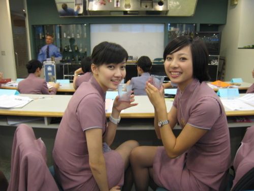 Красивая униформа стюардесс из 15 стран мира 3