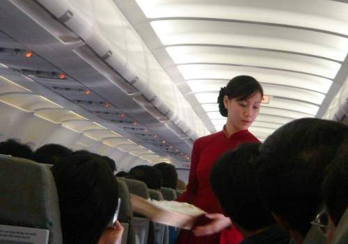 Красивая униформа стюардесс из 15 стран мира 7