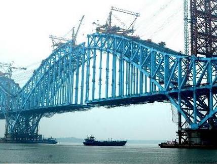 Первый большой железнодорожный мост в мире – мост Дашэнгуань над рекой Янцзы в городе Нанкин скоро совершит стыковку
