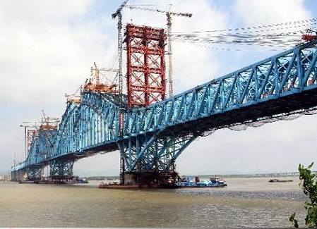 Первый большой железнодорожный мост в мире – мост Дашэнгуань над рекой Янцзы в городе Нанкин скоро совершит стыковку