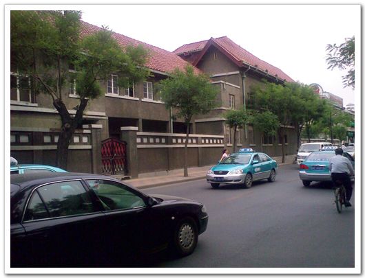 На фото: Здание европейского стиля в районе Удадао города Тяньцзинь (фото снято 21 мая 2009 г.)