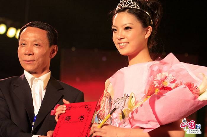 Фотографии Ли Вэй, которая заняла первое место в конкурсе «Международный туристический представитель-2008 в Китае»