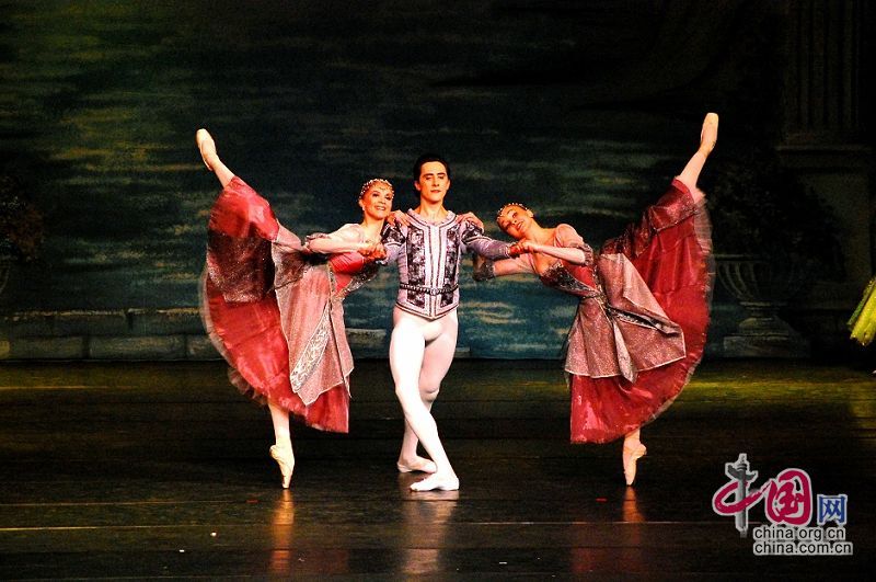 Классический русский балет «Лебединое озеро» посетил Китай 5
