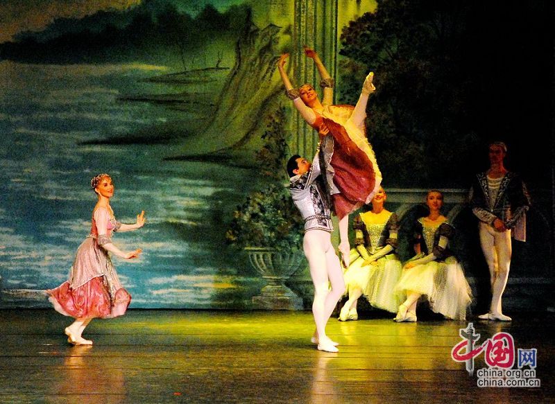 Классический русский балет «Лебединое озеро» посетил Китай 8