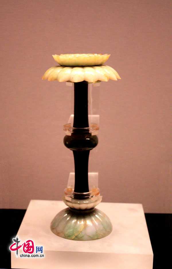 Изделия из нефрита на выставке сокровищ в Столичном музее Пекина