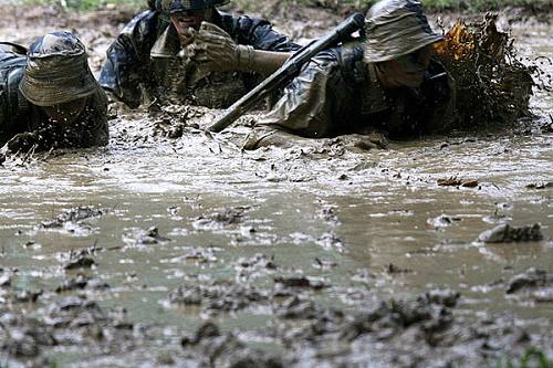 Военные учения вооруженных разведчиков НОАК в ОАР Сянган