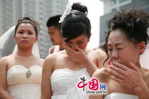 Трогательная коллективная свадьба инвалидов в городе Чунцин