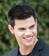 Красивый 17-летний актер Тейлор Лотнер 