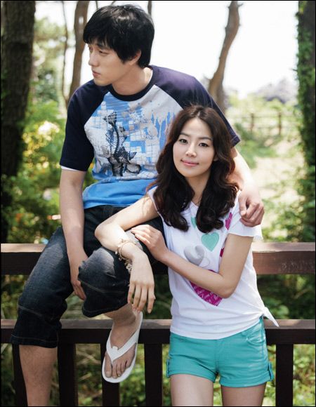 Корейские звезды Со Чжи Соп и Хан Дже Ин демонстрируют молодежную летнюю одежду 1