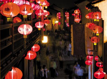 Путешествие по чарующей ночной улице Шаньтанцзе города Сучжоу