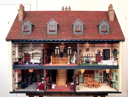 Мужчина из Великобритании за 15 лет изготовил модель дома из 23 квартир 