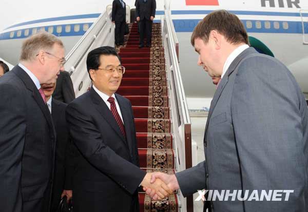 Ху Цзиньтао прибыл в Екатеринбург для участия в саммите ШОС и встрече лидеров БРИК