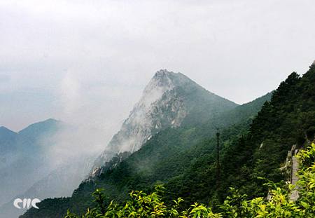 Горы Лушань, известные по всему миру своей величественностью, оригинальностью, недоступностью и прелестью