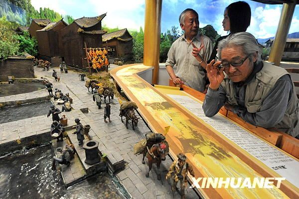 Макет колоритной дороги Чамагудао демонстрируется в г. Лицзян