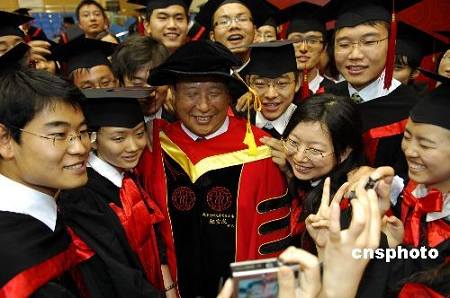 Церемония присвоения ученой степени бакалавра в Китайском народном университете