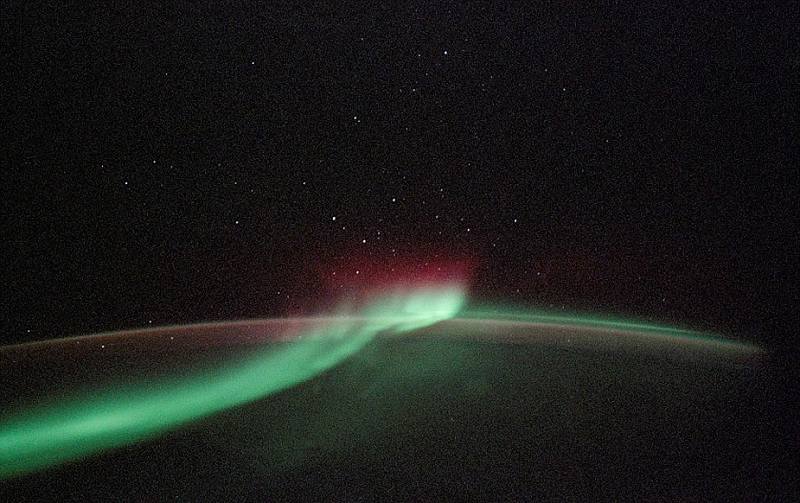 Фотографии северного сияния, сделанные из космоса