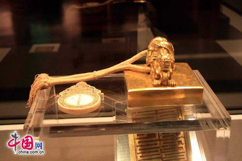 Изысканные золотые изделия в Столичном музее Пекина