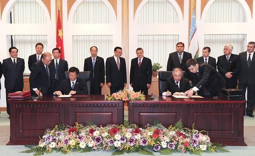 Встреча Ли Кэцяна с первым заместителем премьер-министра Узбекистана Р. Азимовым2