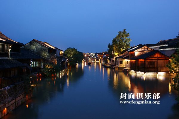 Ночные пейзажи в туристическом районе Сичжа уезда Учжэнь 1