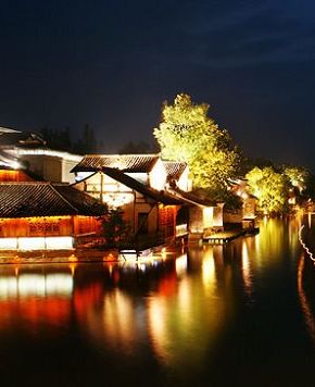 Ночные пейзажи в туристическом районе Сичжа уезда Учжэнь