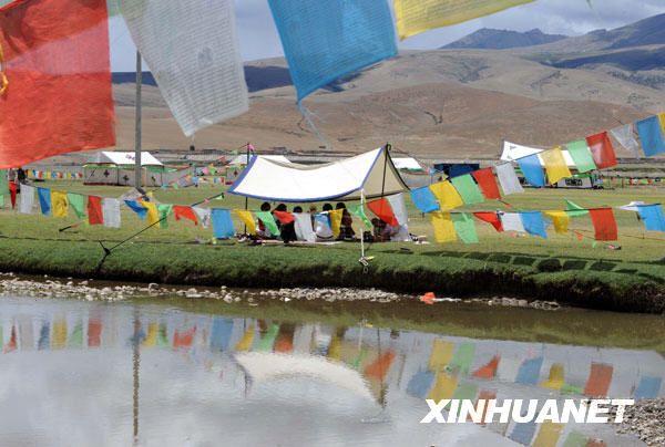 Горячий туристический сезон входит в Тибет 