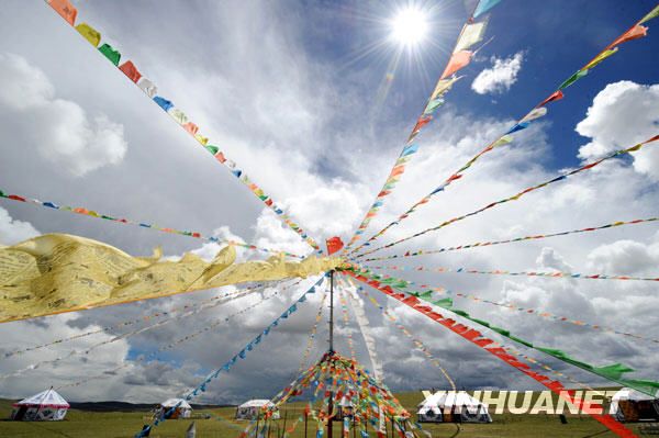 Горячий туристический сезон входит в Тибет 